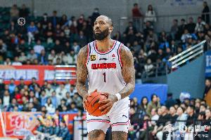 开云体育APP官网-侵略性十足！吉伦沃特上半场10投7中&amp;12罚12中 砍下28分2板