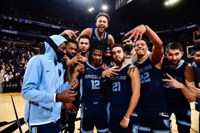 开云官方网站-拼尽全力无悔青春！年轻灰熊的未来会更美好吗？