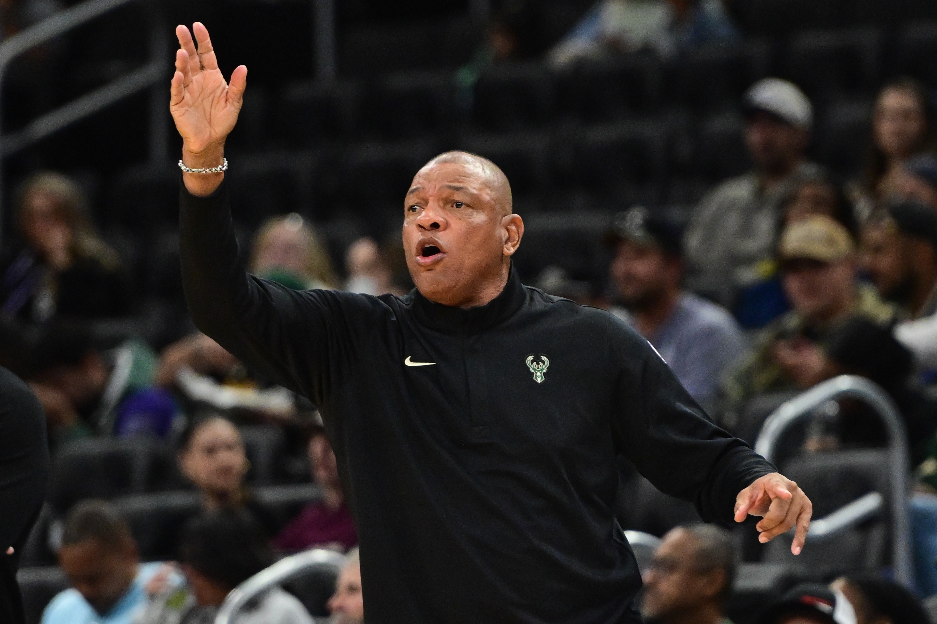 开云APP下载地址-美网友谈老里下课：字母和老詹一样是教练杀手？他是名人堂教练？